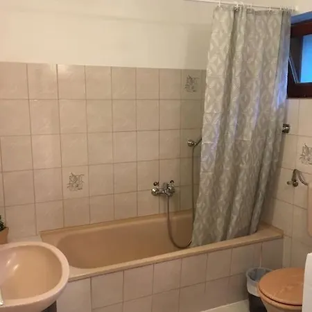 Kertbol A Hegyre Nyaralohaz