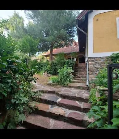Kertbol A Hegyre Nyaralohaz Holiday home