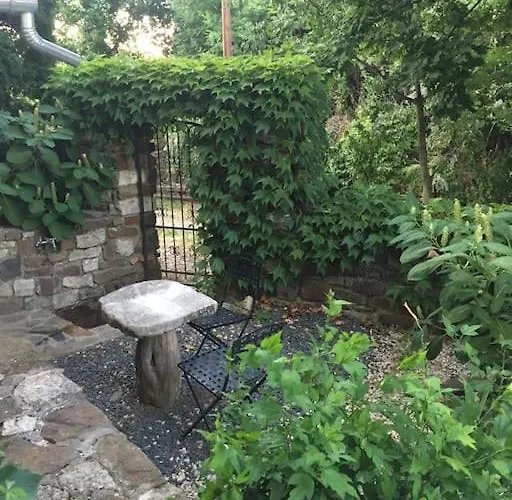 Kertbol A Hegyre Nyaralohaz *