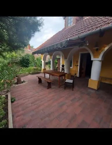 Kertbol A Hegyre Nyaralohaz *