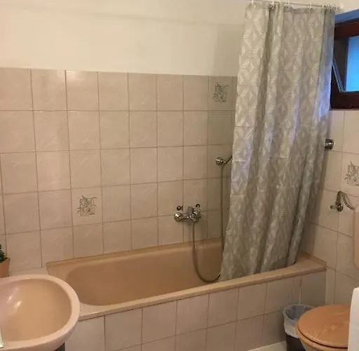 Kertbol A Hegyre Nyaralohaz